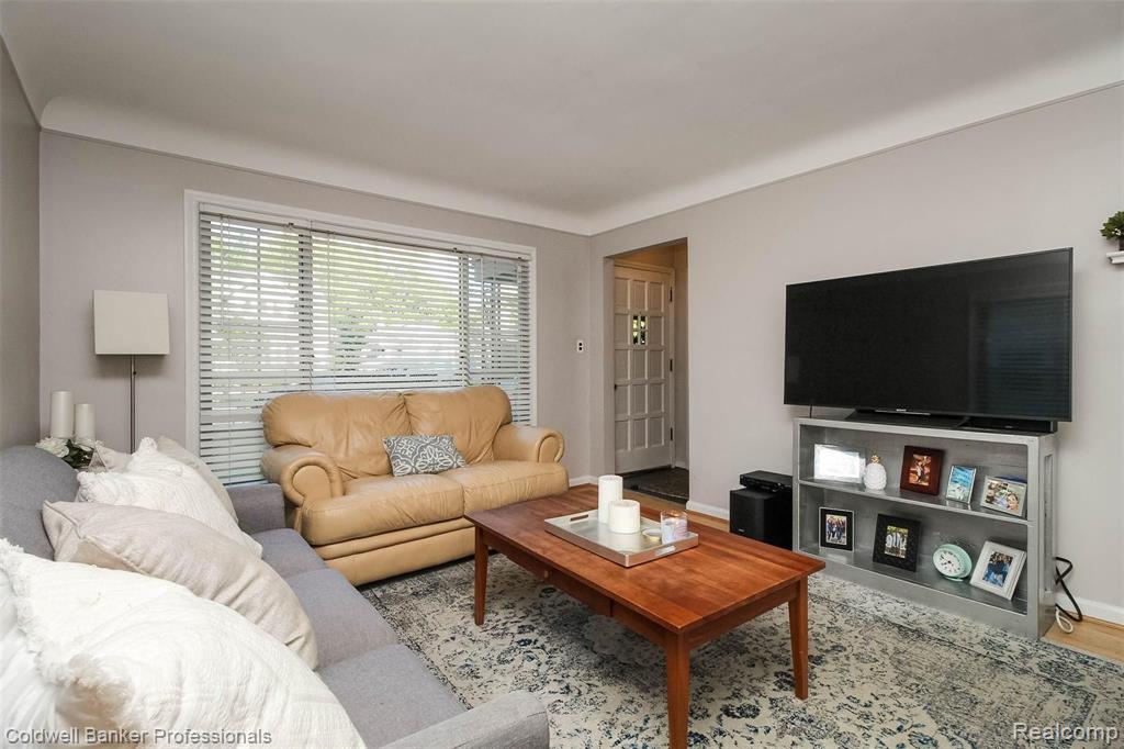 609 Lockwood Road Royal Oak, MI 48067 - Photo 8 of 49 Gallery Image 8