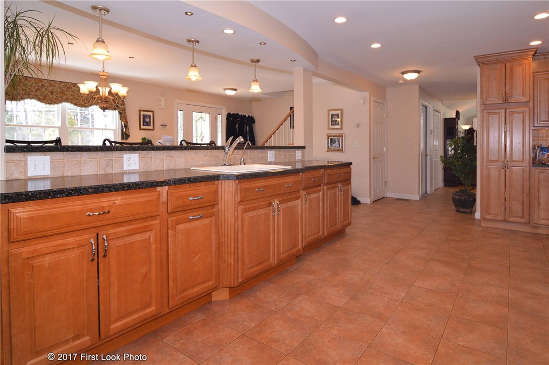 180 Ridge Road Smithfield, RI 02917 - Photo 11 of 39 Kitchen