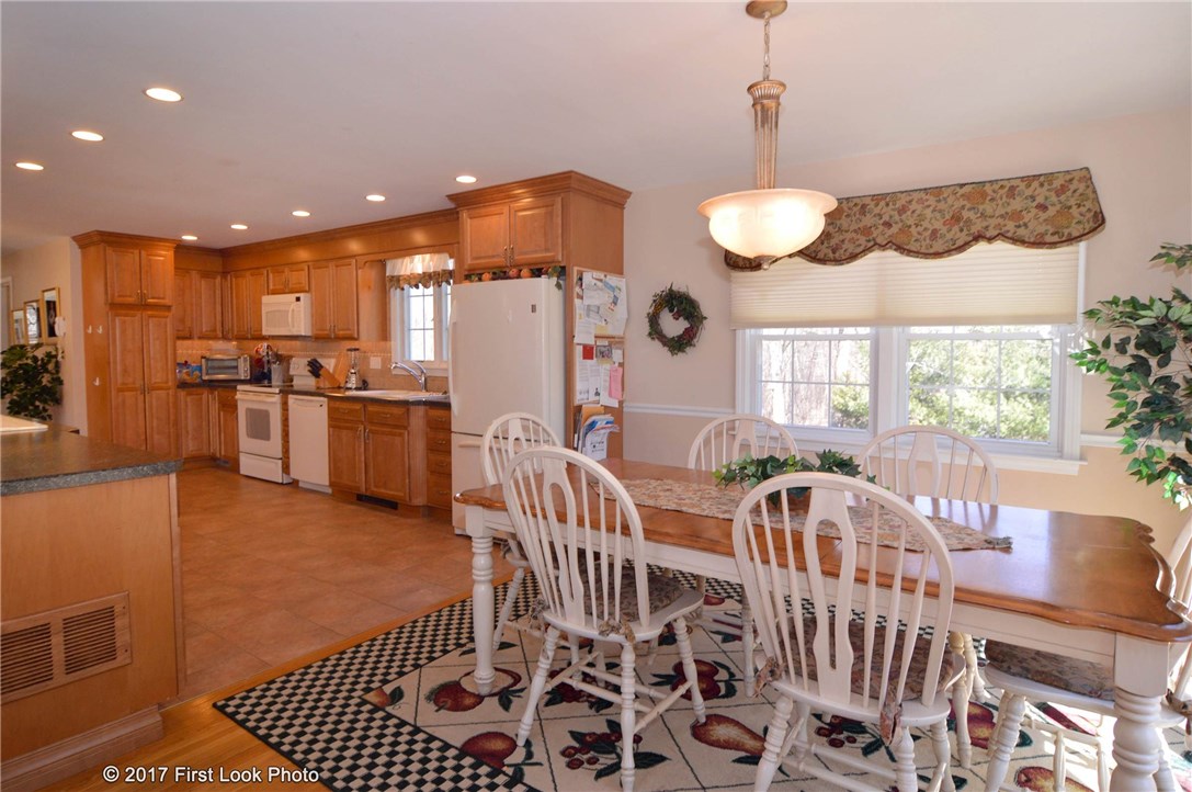 180 Ridge Road Smithfield, RI 02917 - Photo 12 of 39 Kitchen/Dining Area