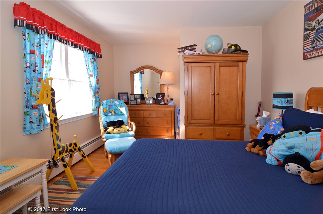 180 Ridge Road Smithfield, RI 02917 - Photo 25 of 39 Bedroom