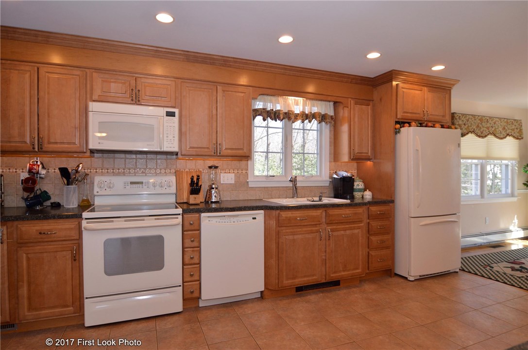 180 Ridge Road Smithfield, RI 02917 - Photo 6 of 39 Kitchen