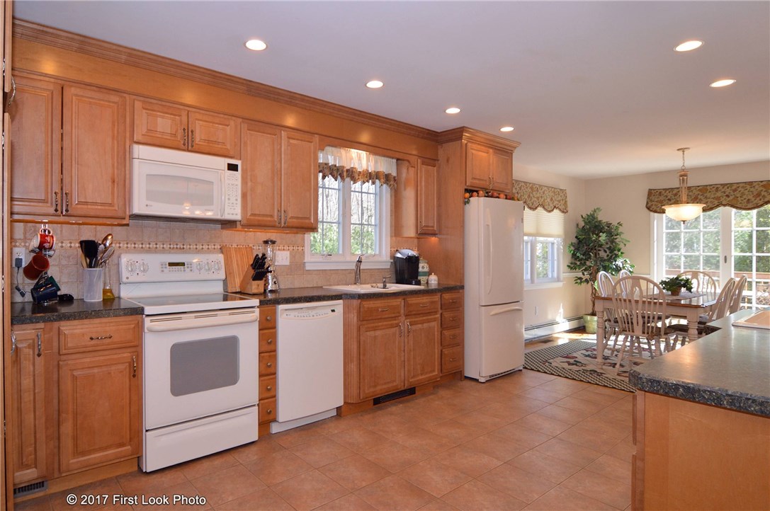 180 Ridge Road Smithfield, RI 02917 - Photo 8 of 39 Kitchen