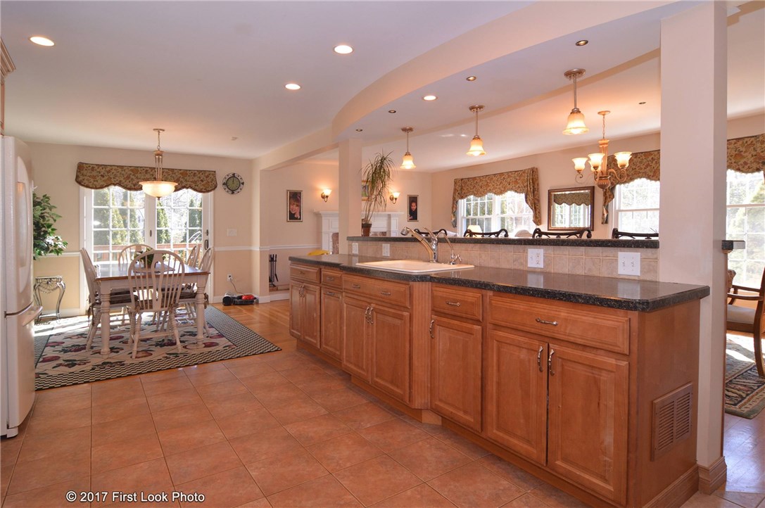 180 Ridge Road Smithfield, RI 02917 - Photo 10 of 39 Kitchen