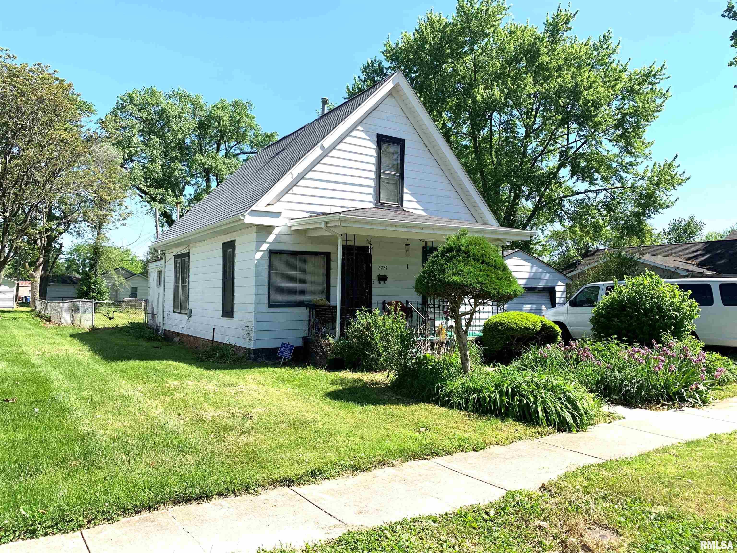 2227 East Stuart Street Springfield, IL 62703 - Photo 3 of 4