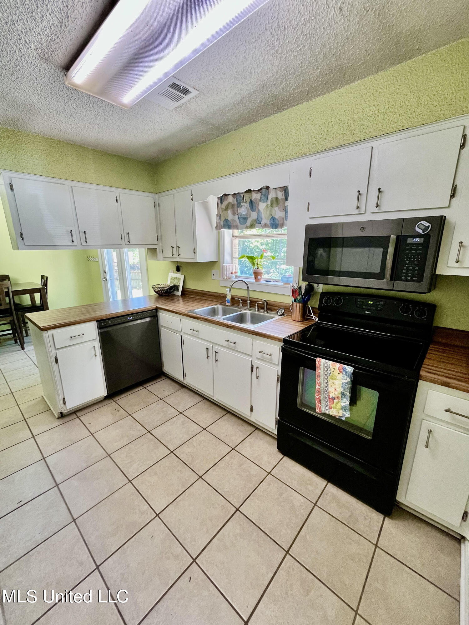 94 Vinson Road Hernando, MS 38632 - Photo 3 of 26 unnamed (1) - Copy