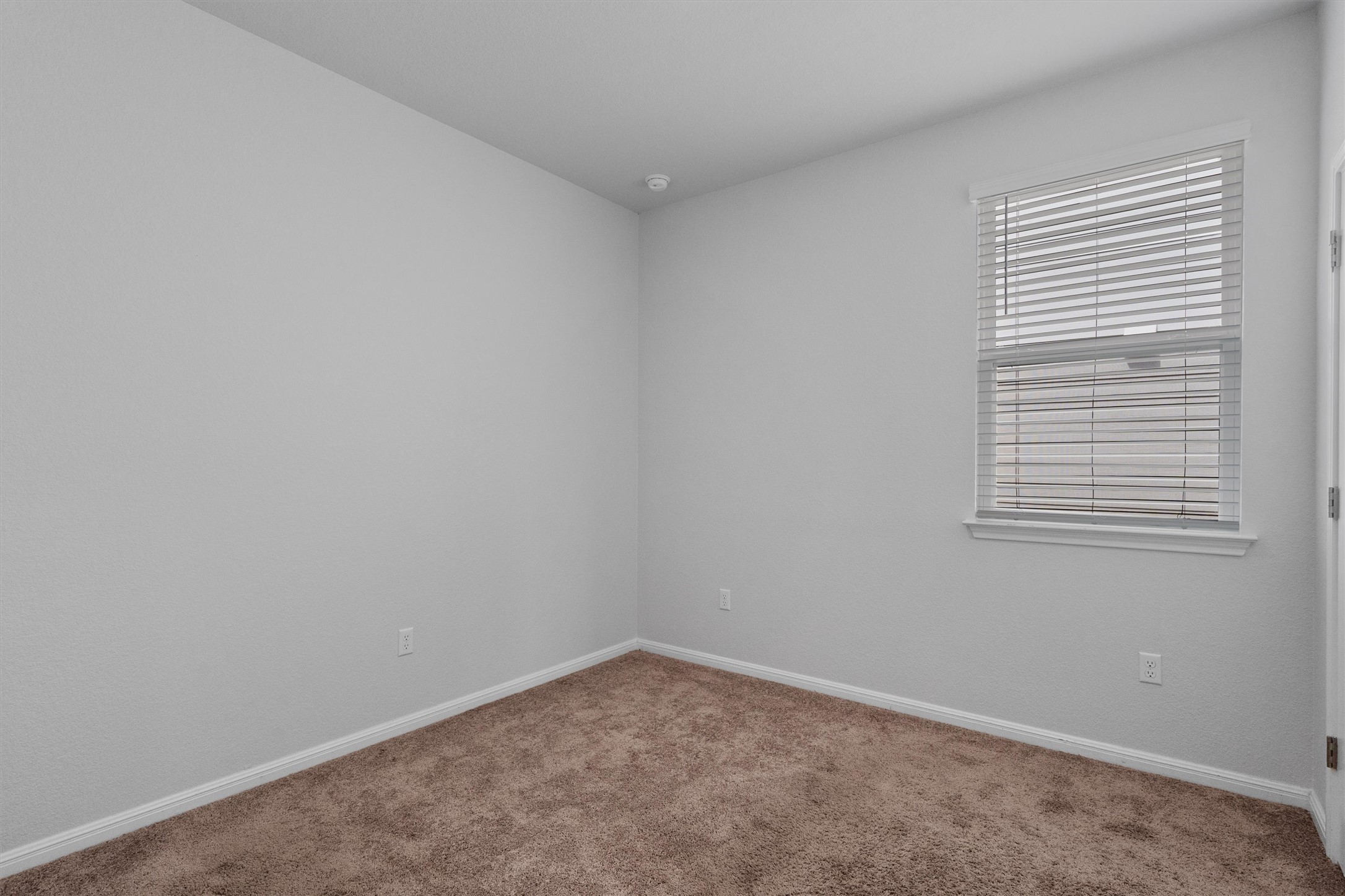 10613 Ridan Way Buda, TX 78610 - Photo 24 of 32 an empty room with a window
