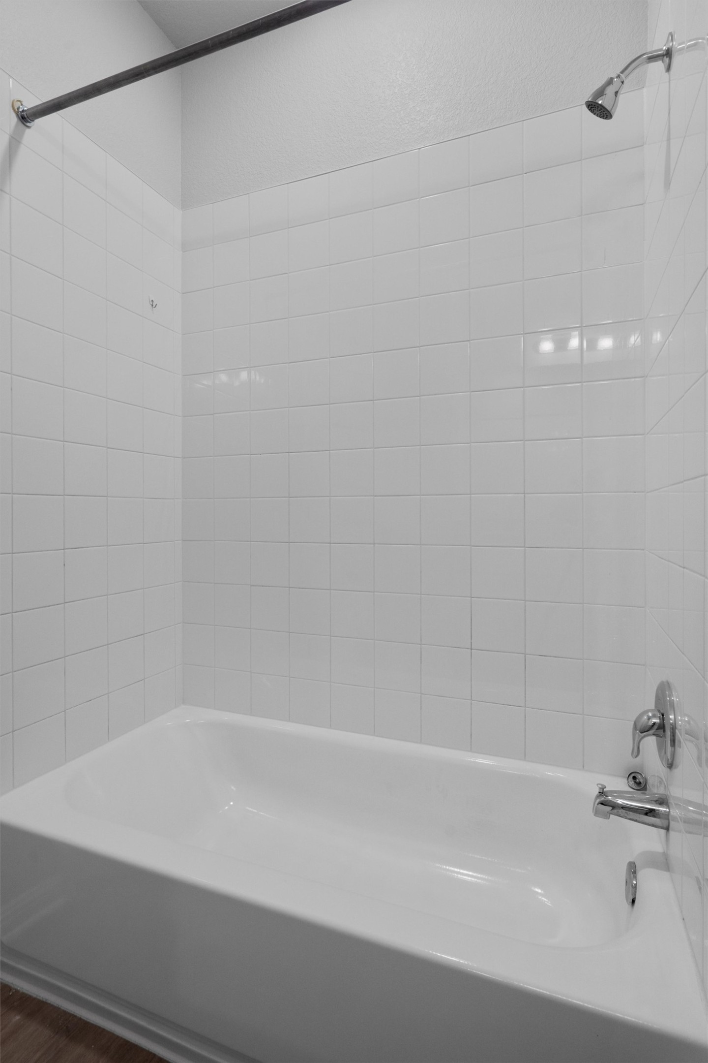 10613 Ridan Way Buda, TX 78610 - Photo 27 of 32 a bathroom with a bathtub