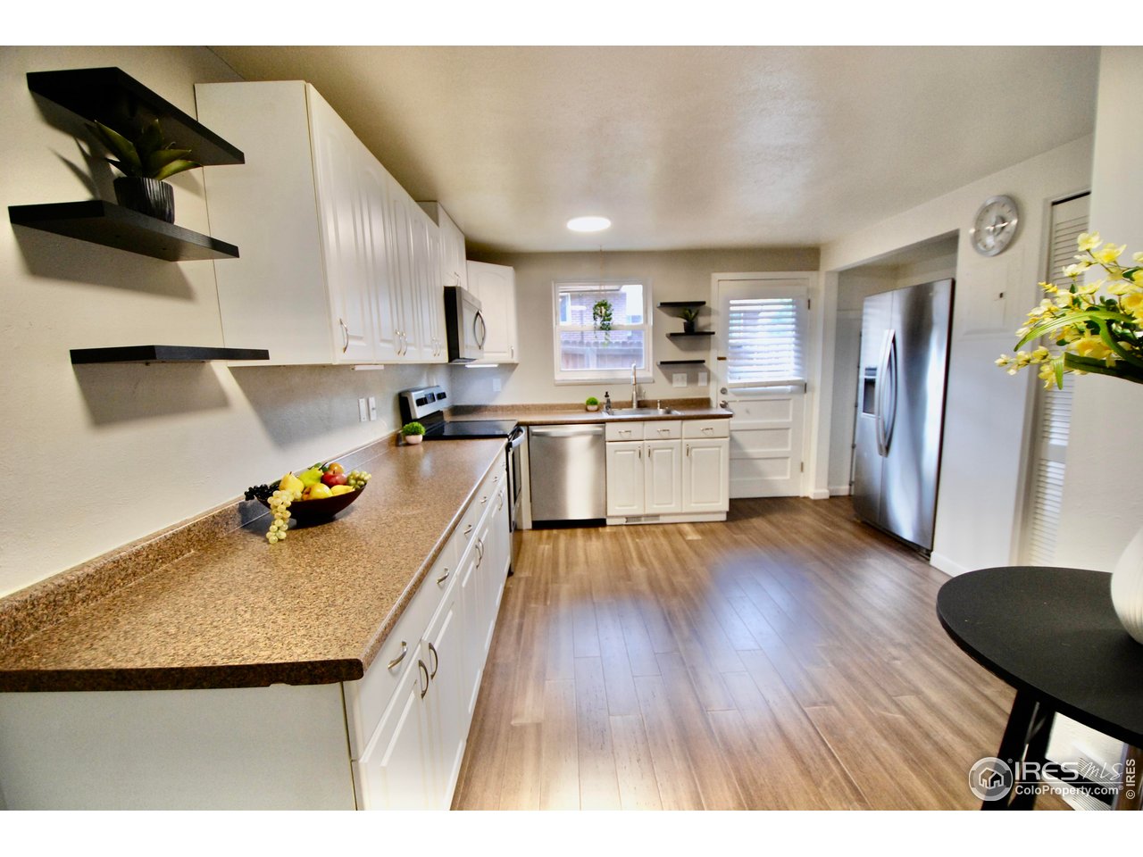 5808 South Pearl Street Centennial, CO 80121 - Photo 6 of 49 Eat in Bright Kitchen