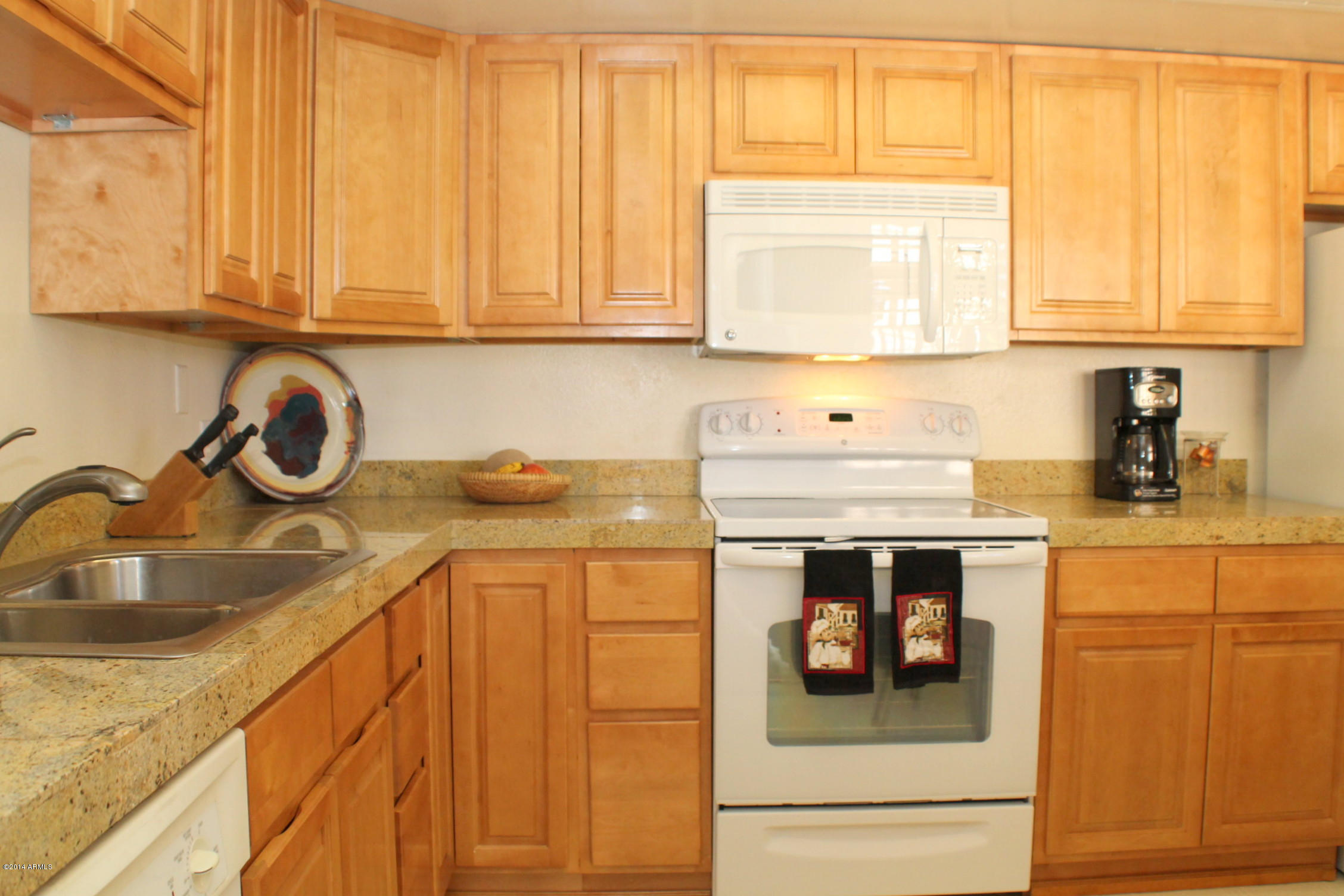4201 East Camelback Road, Unit 98 Phoenix, AZ 85018 - Photo 2 of 33 02-IMG_1236
