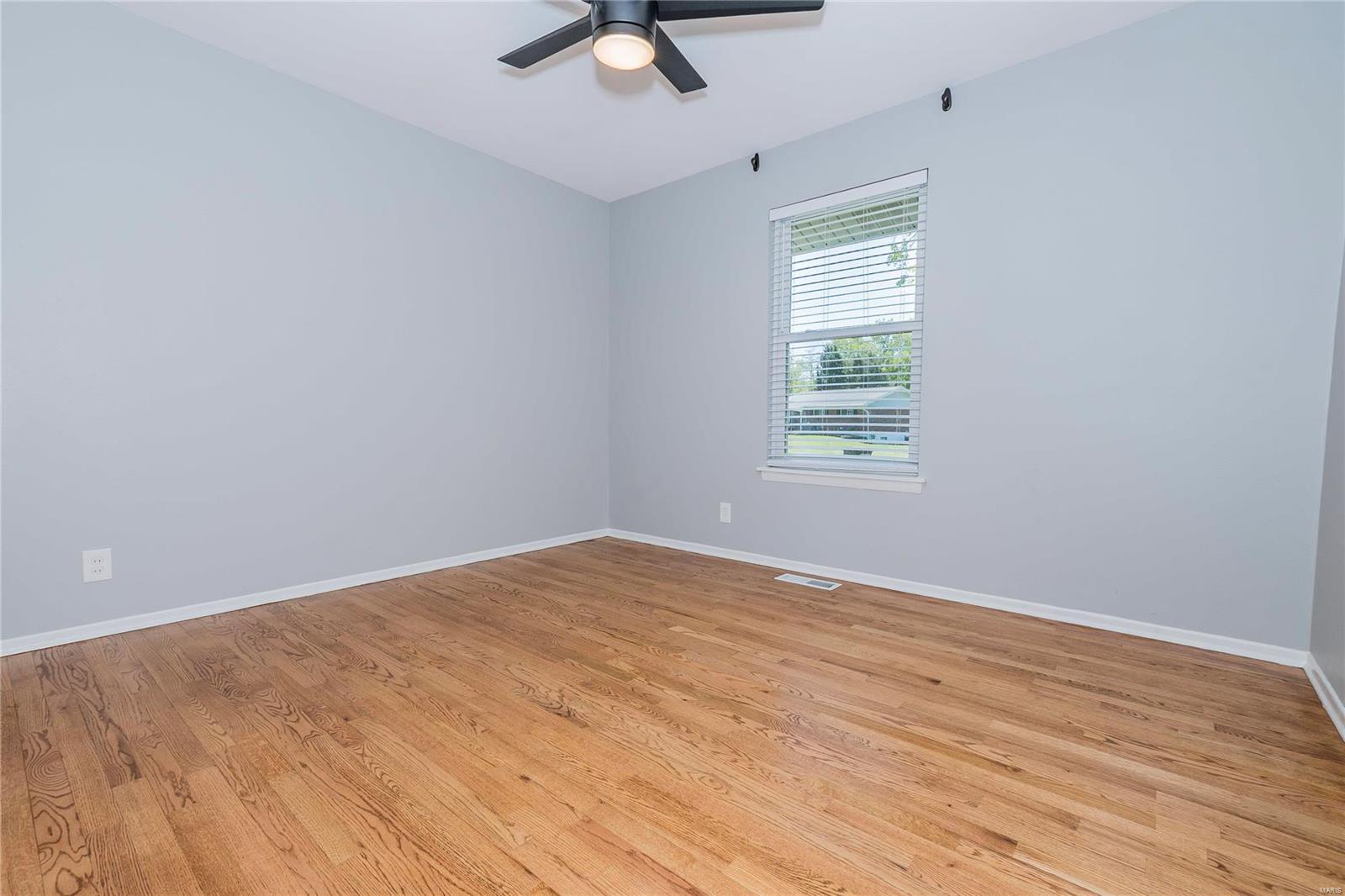 883 Rinzetta Drive St. Louis, MO 63129 - Photo 11 of 23