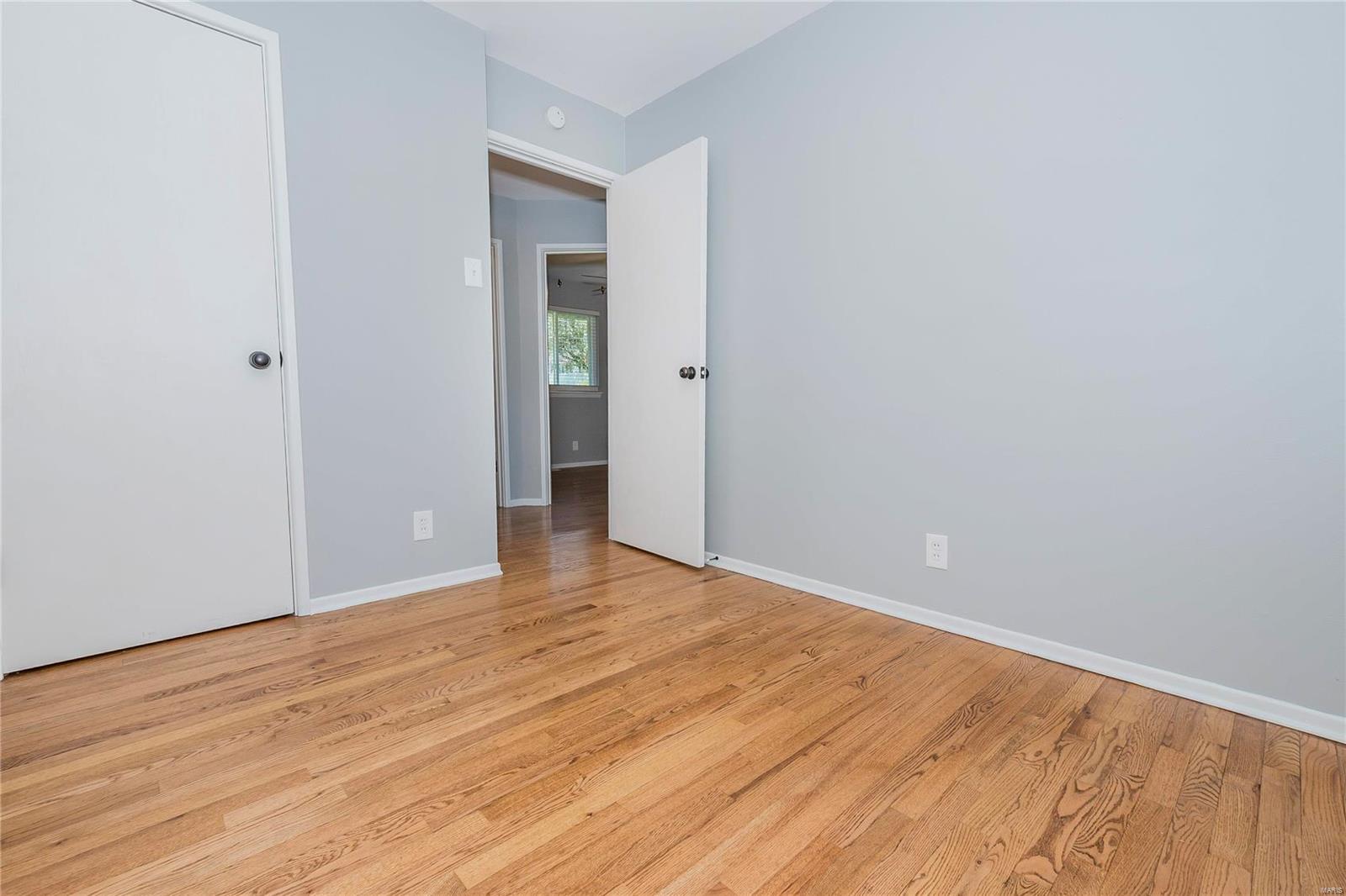 883 Rinzetta Drive St. Louis, MO 63129 - Photo 10 of 23