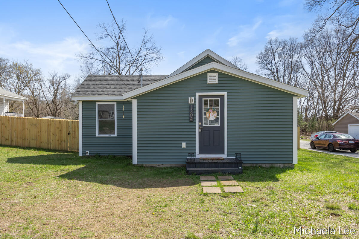 1204 Witham Road Muskegon, MI 49445 - Photo 1 of 17 1204-Witham_001