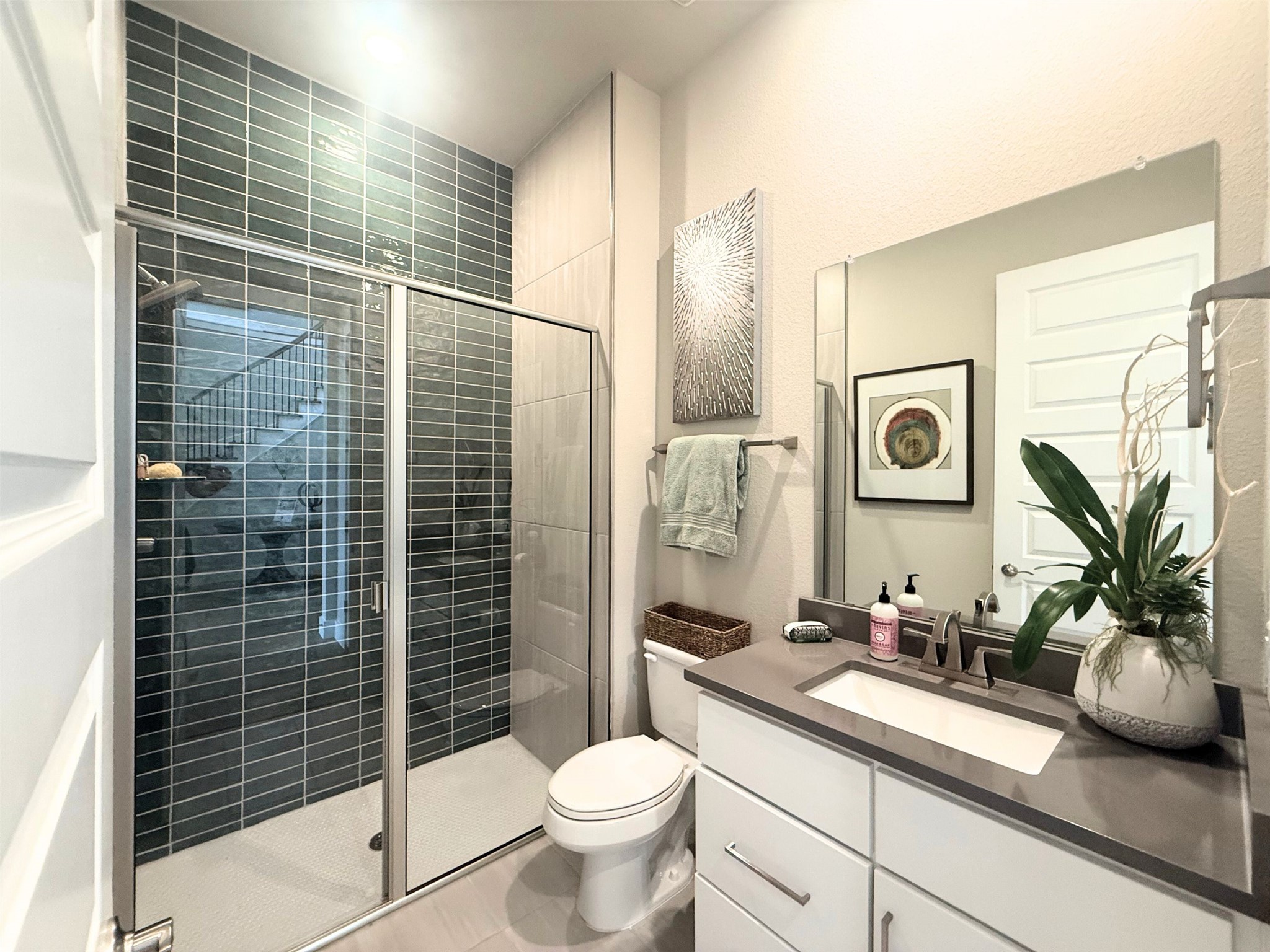 605 Crescent View Drive Georgetown, TX 78628 - Photo 21 of 39 a bathroom with a sink a toilet a mirror and shower