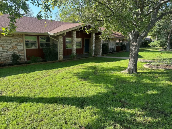 $672,500 | 806 Country Club Road, Georgetown, TX 78628