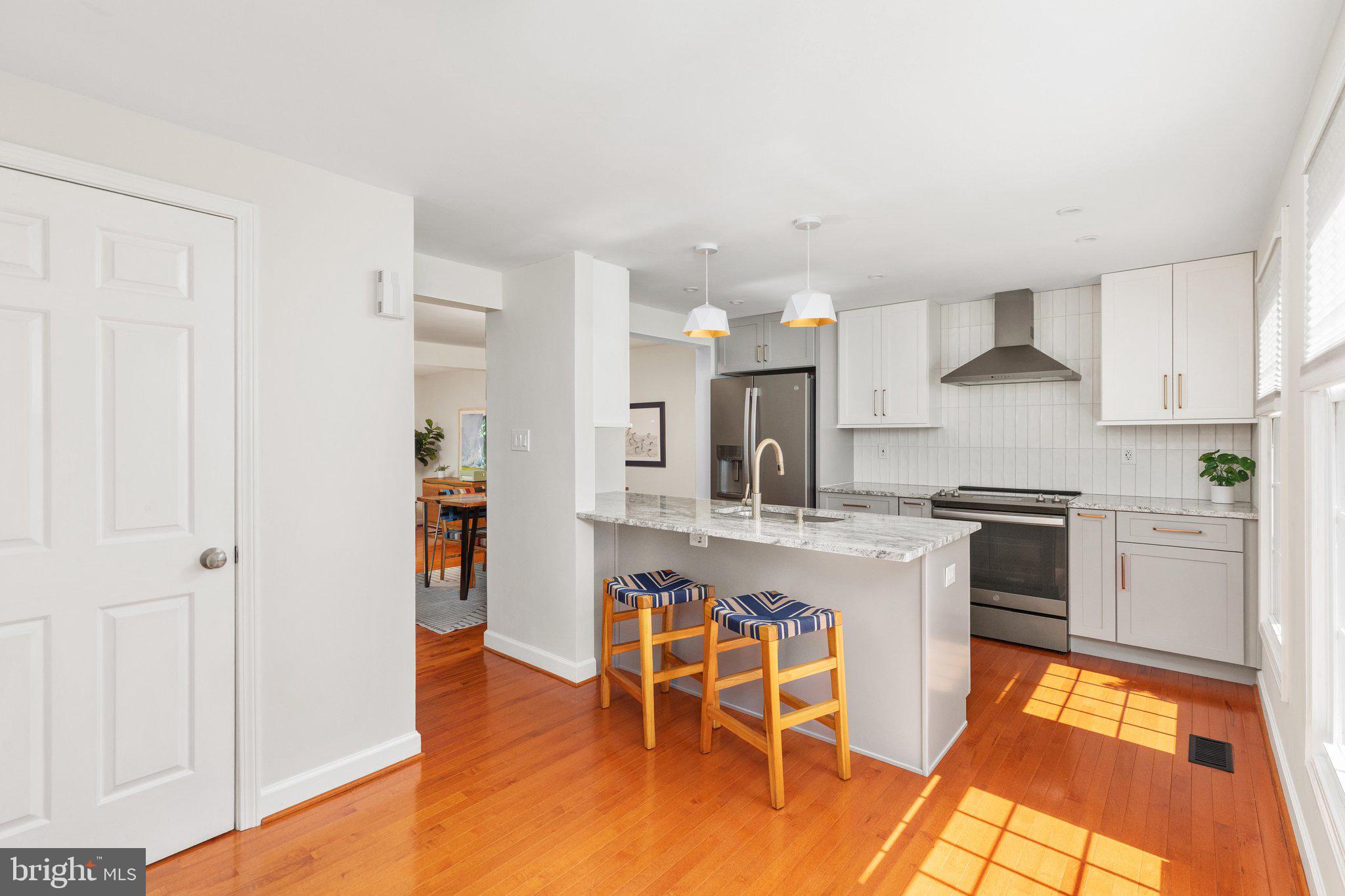 10927 Harpers Square Court Reston, VA 20191 - Photo 6 of 43 2E6A2630_10927 Harpers Square Ct - Absolute Altitu