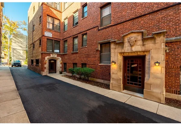 $2,995 | 1132 Maple Avenue, Unit 2, Evanston, IL 60202