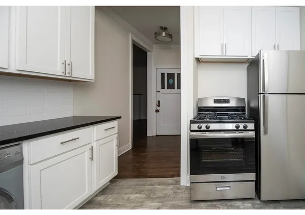 $2,995 | 1132 Maple Avenue, Unit 2, Evanston, IL 60202