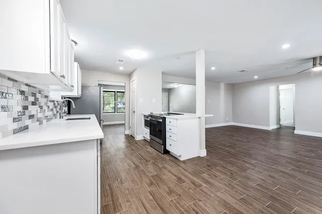 $475,000 | 13725 West 6th Street, Santa Fe, TX 77510