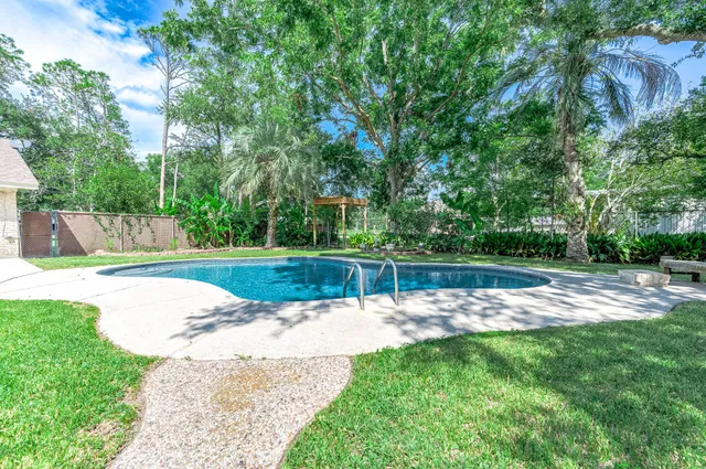 $475,000 | 13725 West 6th Street, Santa Fe, TX 77510