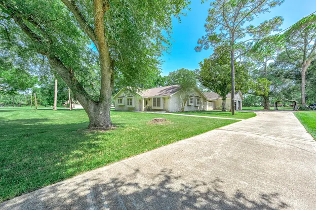 $475,000 | 13725 West 6th Street, Santa Fe, TX 77510