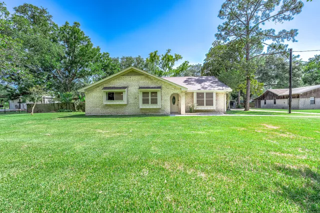 $475,000 | 13725 West 6th Street, Santa Fe, TX 77510