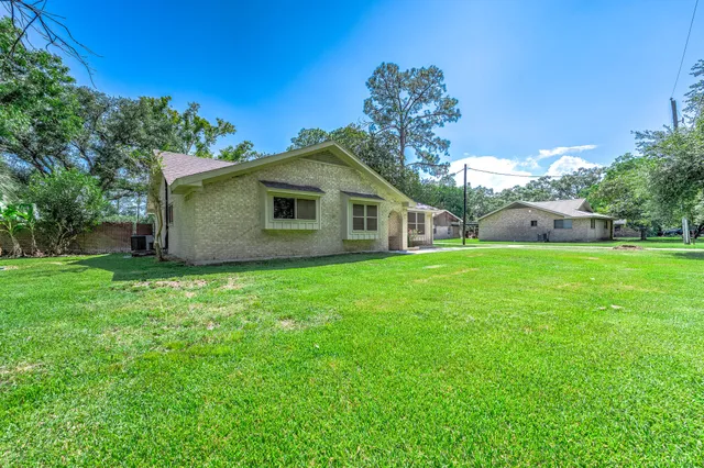 $475,000 | 13725 West 6th Street, Santa Fe, TX 77510