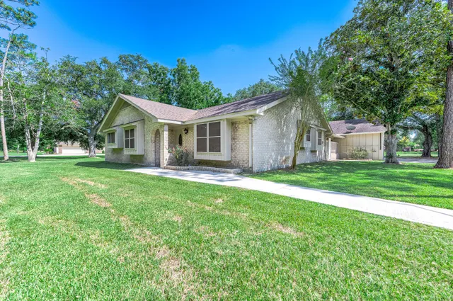 $475,000 | 13725 West 6th Street, Santa Fe, TX 77510