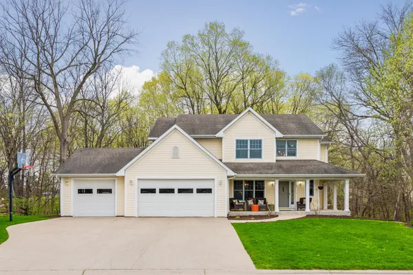 $650,000 | 8469 Woodland Curve, St. Bonifacius, MN 55375