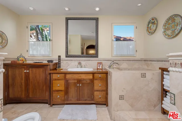 $15,000 | 500 North Las Palmas Avenue, Los Angeles, CA 90004