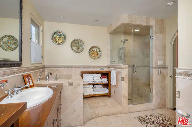 $15,000 | 500 North Las Palmas Avenue, Los Angeles, CA 90004