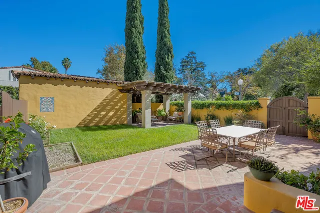 $15,000 | 500 North Las Palmas Avenue, Los Angeles, CA 90004