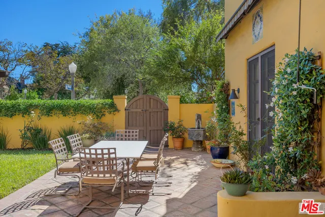 $15,000 | 500 North Las Palmas Avenue, Los Angeles, CA 90004