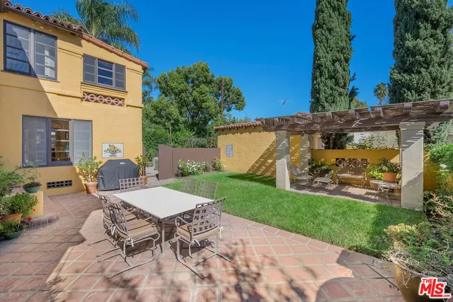 $15,000 | 500 North Las Palmas Avenue, Los Angeles, CA 90004