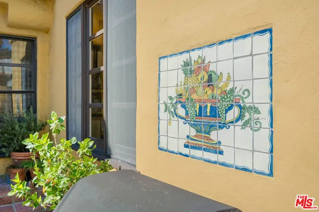 $15,000 | 500 North Las Palmas Avenue, Los Angeles, CA 90004