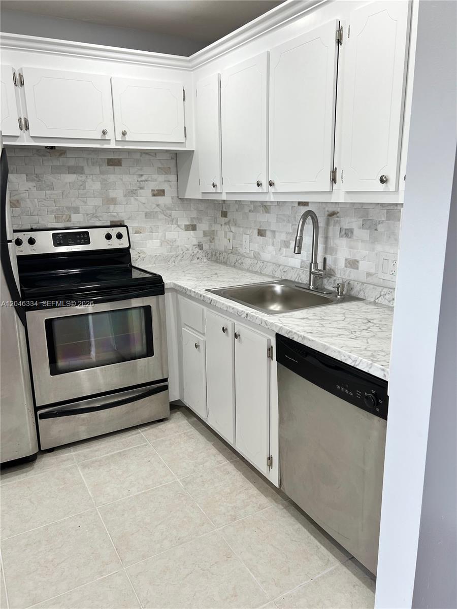 359 Mansfield Drive, Unit I Boca Raton, FL 33434 - Photo 4 of 11