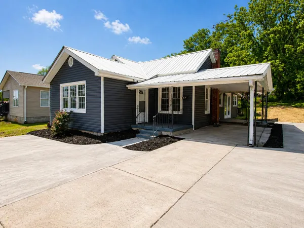 $249,000 | 1316 South Cedar Avenue, South Pittsburg, TN 37380