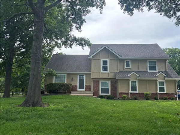 $500,000 | 16206 Riggs Road, Stilwell, KS 66085