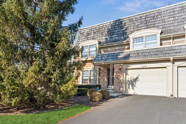 $539,000 | 19W014 Ave Normandy East, Oak Brook, IL 60523