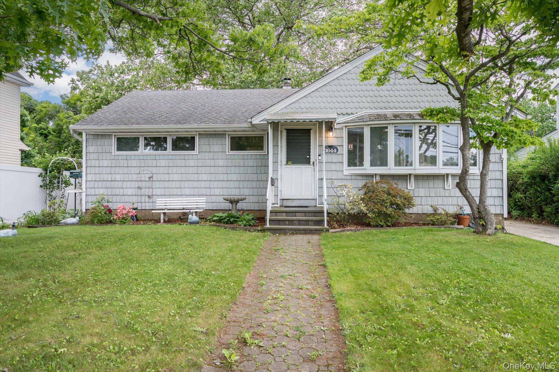 1644 Meadowbrook Road Merrick, NY 11566 - Photo 2 of 23