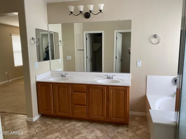 $2,350 | 33175 North Slate Creek Drive, San Tan Valley, AZ 85143