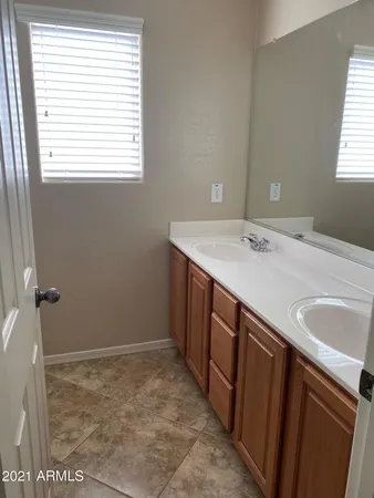 $2,350 | 33175 North Slate Creek Drive, San Tan Valley, AZ 85143