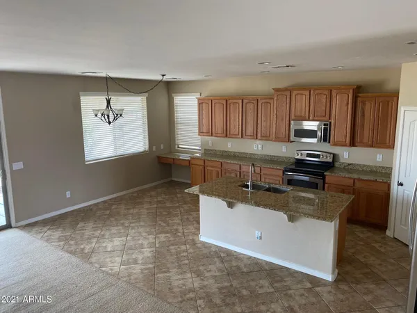 $2,350 | 33175 North Slate Creek Drive, San Tan Valley, AZ 85143