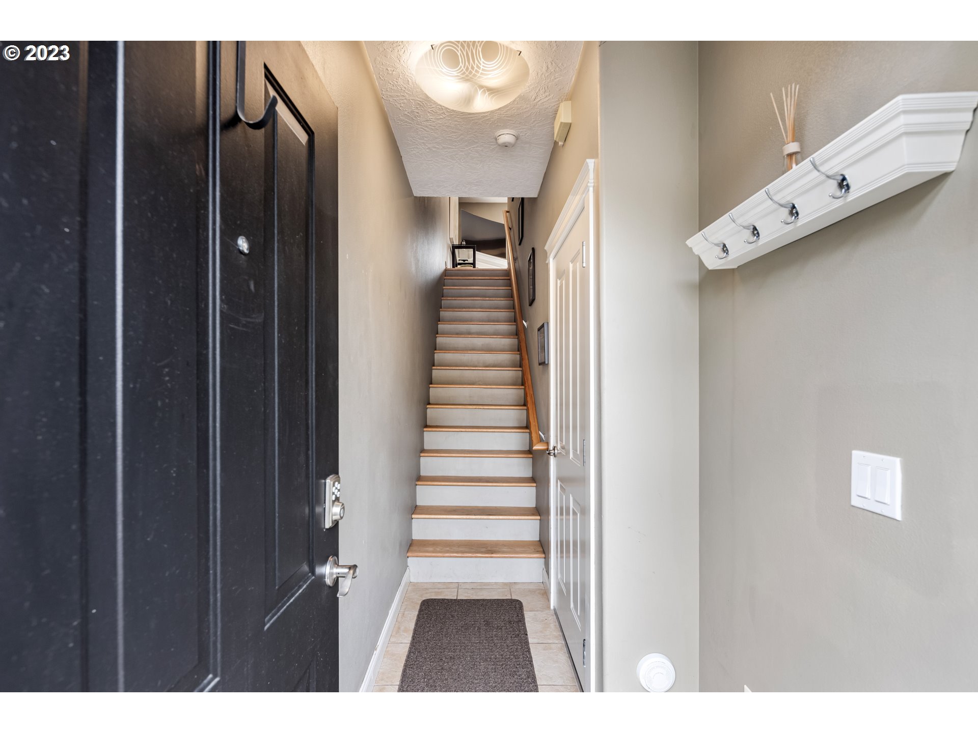 4926 Southwest View Point Terrace Portland, OR 97239 - Photo 5 of 46 Entrance/Foyer
