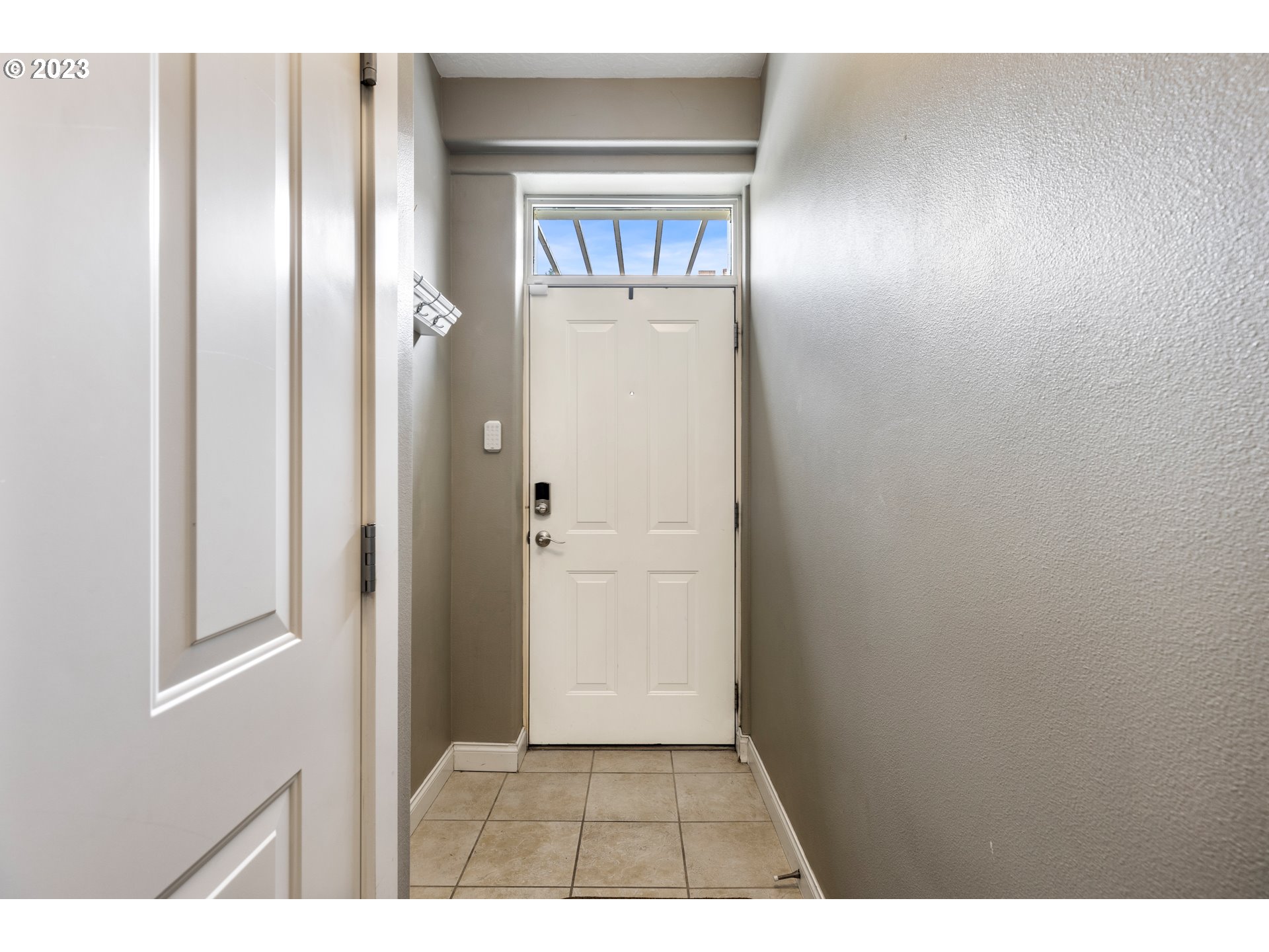 4926 Southwest View Point Terrace Portland, OR 97239 - Photo 6 of 46 Entrance/Foyer