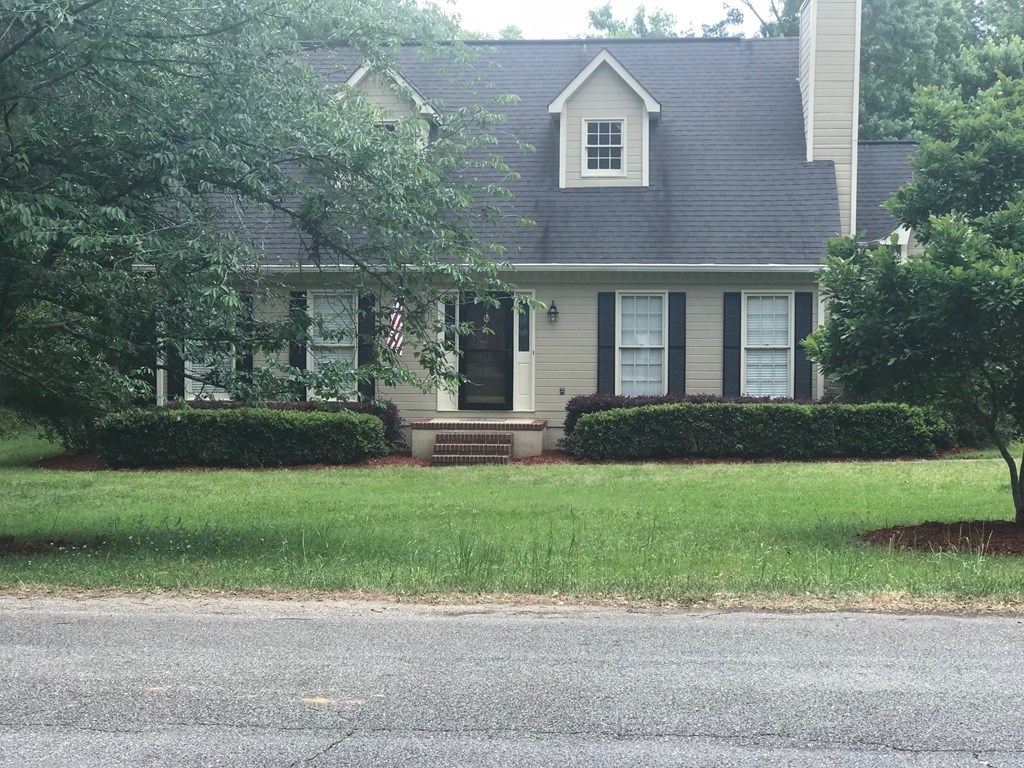 5931 Huddersfield Road Macon, GA 31210 - Photo 2 of 28 a front view of house with yard and green space