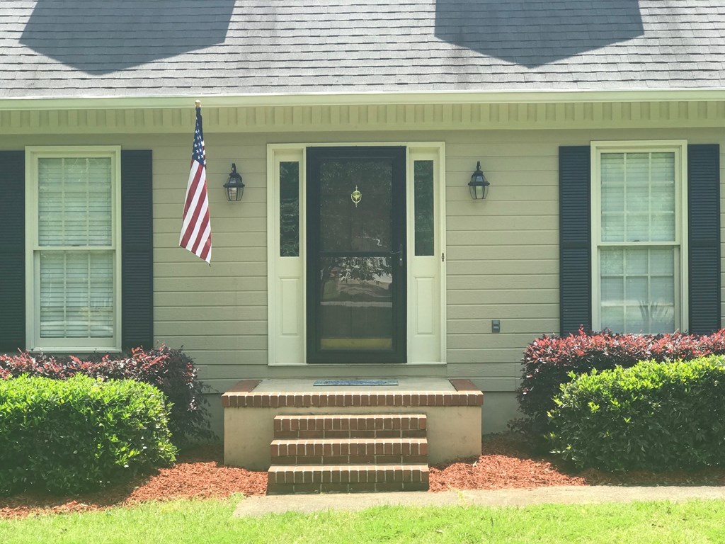 5931 Huddersfield Road Macon, GA 31210 - Photo 3 of 28 a front view of a house with garden
