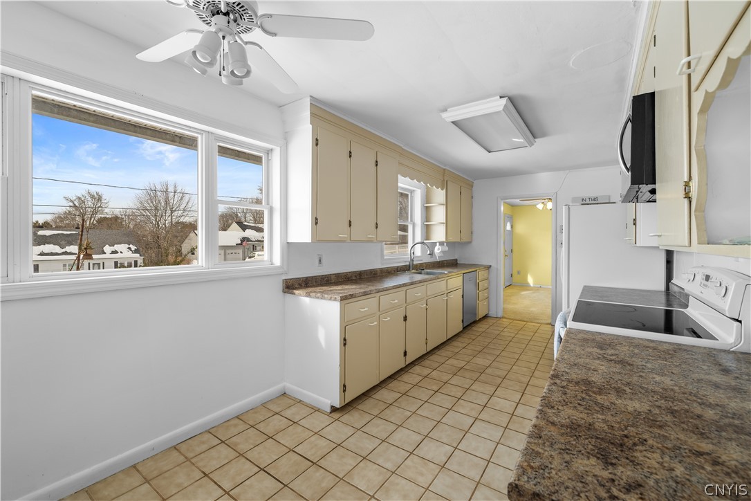 38 Forest Road New Hartford, NY 13501 - Photo 9 of 41