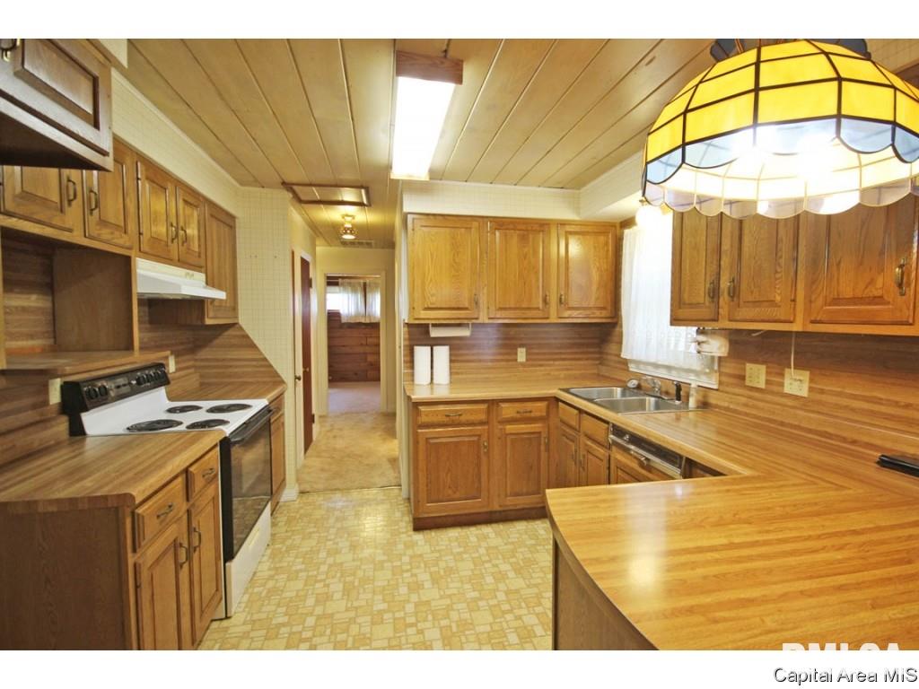 1925 Bruns Ln Court Springfield, IL 62702 - Photo 12 of 35 Gallery Image 12