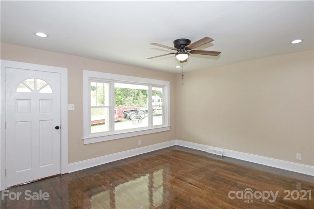 6425 Cheatham Ford Road Hiddenite, NC 28636 - Photo 21 of 40 Gallery Image 21
