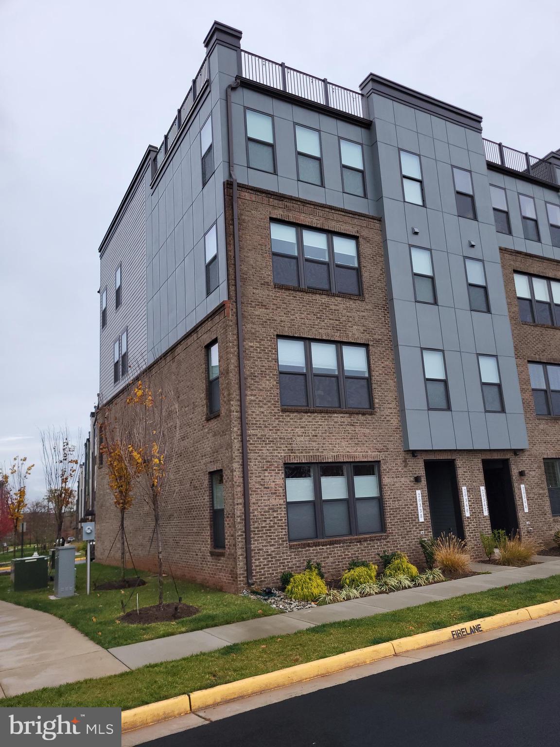 20338 Newfoundland Square Ashburn, VA 20147 - Photo 2 of 32